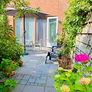 https://comfortable-private-patio-room.amsterdamhotelsnl.com